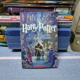 Harry Potter and the Sorcerer's Stone (Harry Potter Series, Book 1)