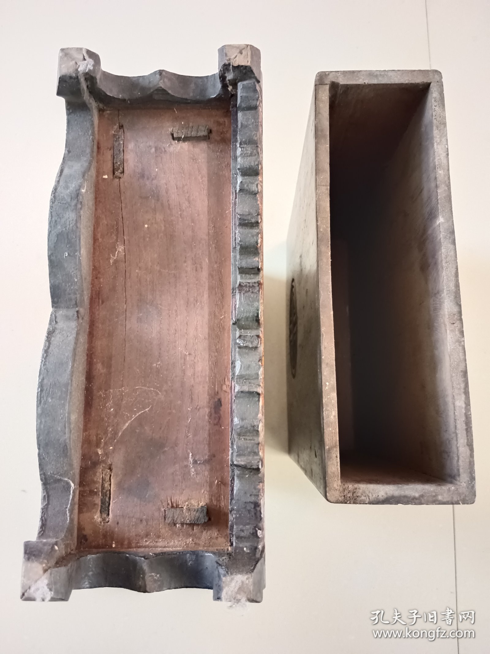 老佛龛 老供匣 外盒前后面有干裂 图六外盒一角有小磕残 图八底干裂纹 总高33 宽11.5/7.5 长28/23.5