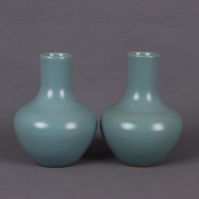 湖蓝釉天球瓶一对 高12.5cm宽9.5cm