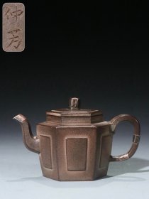 【古珍玩藏】.【歷代壺藝】 【开窗六方包银壶】【李仲芳】 【尺寸】长13.8cm，宽7.8cm，高9cm