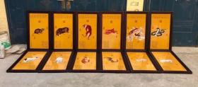 红木镶帝黄十二生肖瓷板画
高度90 宽度:53(单块)