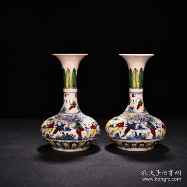 旧藏 明成化红胎斗彩姹紫婴戏纹赏瓶（万贵妃款） 高21厘米 宽12.5厘米