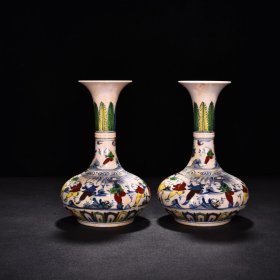 旧藏 明成化红胎斗彩姹紫婴戏纹赏瓶（万贵妃款） 高21厘米 宽12.5厘米