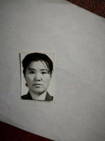 80年代老照片，朝鲜族女子标准照一张，