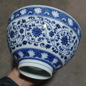 明青花缠枝莲纹大碗