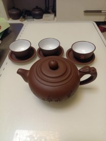 宜兴玉壶春茶艺出品；吴顺娣款；梅花图茶亦醉人紫砂壶茶具一盒