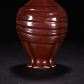 清乾隆紫金釉绶带包袱瓶 高27厘米 宽15厘米