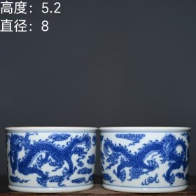 大清乾隆年制高档青花松石绿釉龙纹描金平底茶缸一对。 高度：5.2厘米 直径：8厘米