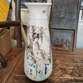 景德镇粉彩昭君出塞花瓶