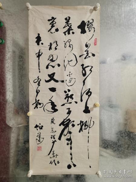 杨伯达（1927年-2021年5月21日），男，汉族，生于辽宁旅顺，祖籍山东蓬莱，美术史、玉器及玉文化研究专家、故宫博物院原副院长、 故宫博物院研究馆员，故宫博物院学术委员会委员，享受政府特殊津贴。1948年华北大学美术系毕业。1956年调入故宫博物院，1997年离休。四十余年来专攻艺术文物及美术史。作品保真