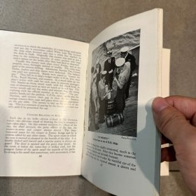 英国皇家海军的习俗和传统 精装 Customs and traditions of the Royal Navy,: With chapters on the Royal Marines, the Women's Royal Naval Service, naval decorations and medals