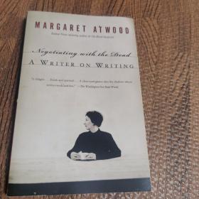 Negotiating with the Dead：A Writer on Writing