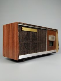 六十年代【最高指示标牌】天鹅收音机，胶木板机外壳，全品完整无修，可响。品相极好！