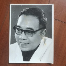 80年代穿白大褂的医务工作者黑白照片（不知是哪位著名医生或医学教授？）20x16㎝
