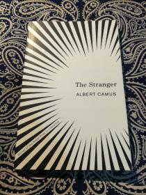 Albert Camus：《 The Stranger 》
阿尔贝·加缪：《局外人》( 平装英文原版共123页 )