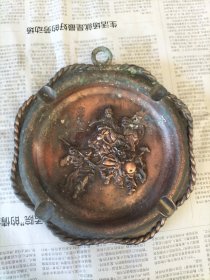 烟灰缸类《东方神曲》西游记人物 孙悟空唐僧猪八戒沙僧 可能是铜的但不确定。
