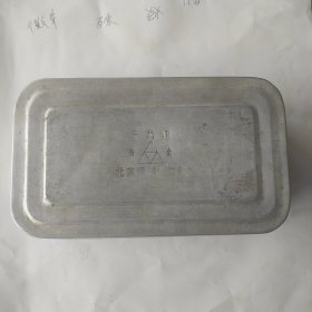 三角牌特大铝饭盒:北京铝制品二厂。