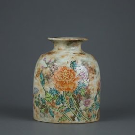 清雍正 石纹釉粉彩花卉纹水罐
高度7.6cm，口径3.7cm，肚径6.5cm