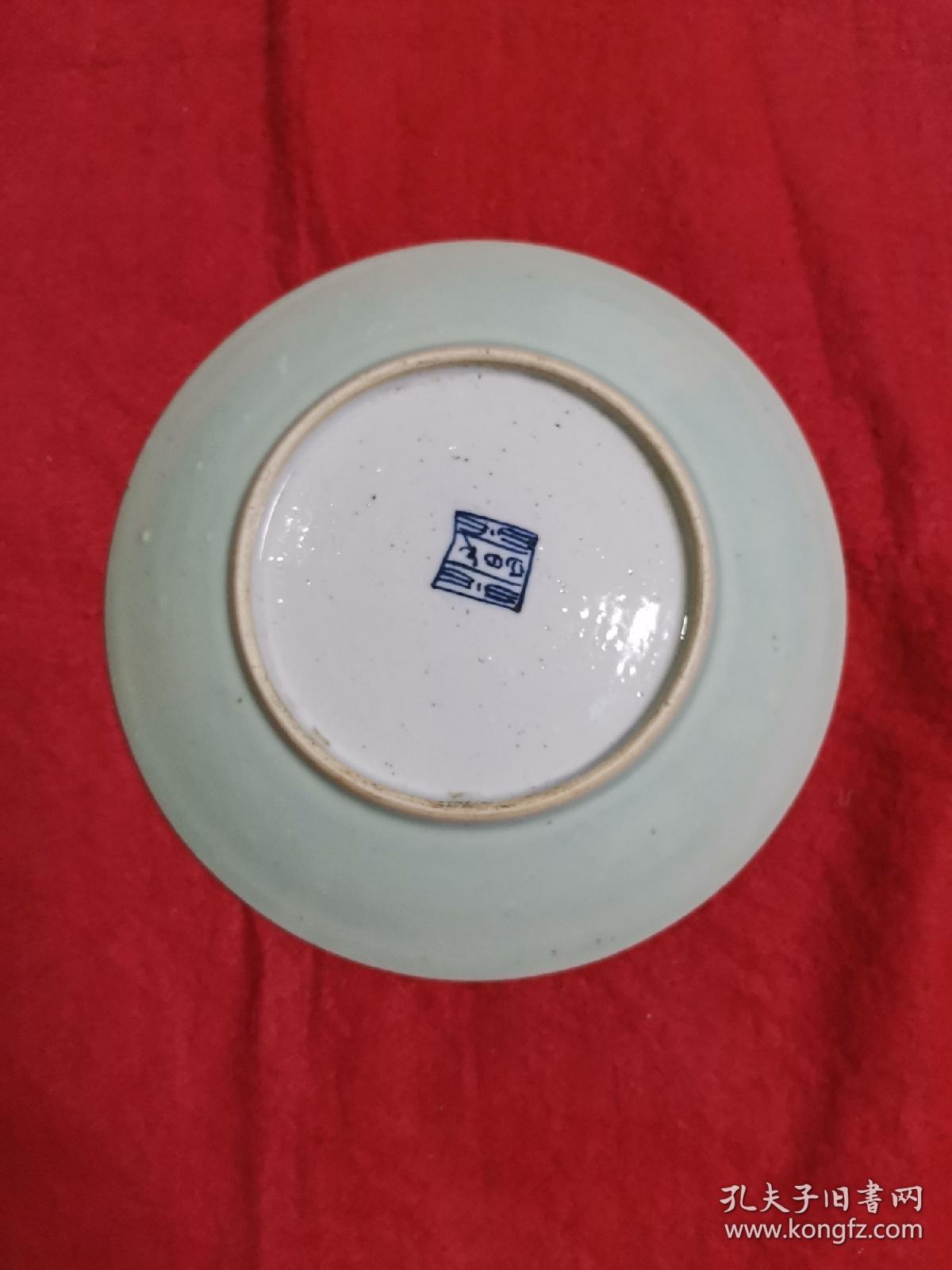 清代豆青釉瓷盘
