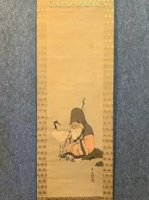 【尾竹竹坡】仙人图
名称:字画【古筆仙人】老作品，
作者:竹坡
材质:绢本绫裱立轴，
规格:36*121（画心尺寸cm)
        49*211（整体尺寸cm）
品相:如图 老旧，黄斑，折皱，裱件破损
轴头：轴头完整