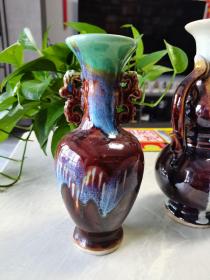老瓷器：窑变瓶，不知是花瓶还是酒瓶。挺漂亮，喜欢的朋友可以拍走。
