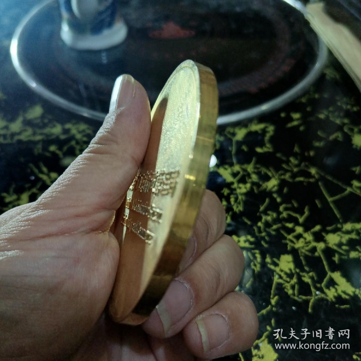 第九届中国广告节纪念章（很重200克左右品相完美）