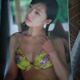 酒井法子珍藏写真彩页之五
两页四面合售
品相如图，售出不退不换，
敬请配合支持，谢谢