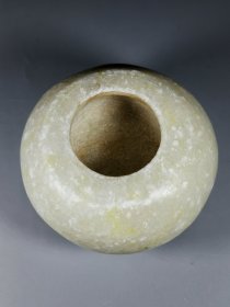 旧藏，文房雅器水盂，半透光青白石石，细腻质润，传世包浆，造型精巧典雅。规格：水盂直径5.8*高3.6厘米。 ​