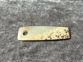 齐家白玉铲 长10.8厘米，宽3.1厘米，厚0.8厘米，品相如图，完整 标价为实价，喜欢的朋友直接拍下，顺丰包邮