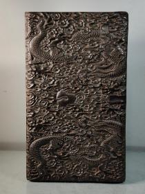 小叶檀木高浮雕盒子
尺寸：长40厘米，宽24厘米，高11.5厘米
重量4060克