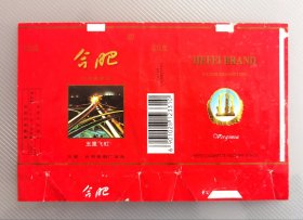 1996年安徽合肥卷烟厂出品合肥牌烟标，主图为五里飞虹，拆包香烟标。为纪念1996年5月安徽省第一座高标准公路立交桥合肥五里墩立交桥的开通而设计推出，发行时间短暂，存世量非常少！五里墩立交桥建成通车后，最早成为合肥市民打卡参观景点，纵横交错、四通八达的立交桥，加之夜间绚丽灯光犹如彩虹贯穿，便有了五里飞虹的美称，成为“合肥十景”之一！