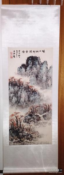 王汝霖，1907年生，字郇雨，无锡市人。国立中＊大学毕业。自幼受家庭熏陶，曾师从胡汀鹭，后选读于徐悲鸿、吕凤子门下，广结同道，凡诗词、书画、摄影一一涉猎，尤善山水、书法、诗词，风格浑厚古朴，长期从事教育工作。作品《渔事图》为美国查特努加市亨特艺术博物馆收藏。现为中国摄影家协会会员、无锡市政协委员、无锡书画院画师。
品相如图，请看图确认。确认前请与店长联系以防售罄。包真。邮政挂号或顺丰到付。