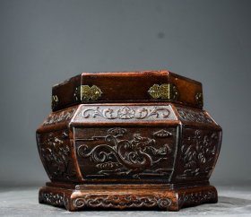 旧藏花梨木雕刻双龙戏珠六角捧盒 首饰盒 尺寸: 高17厘米 长27厘米 厚27厘米