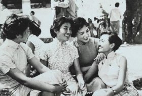 1960年杜修贤拍摄，演员秦怡、张瑞芳与缅甸演员