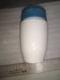 七十年代，绘有西厢记人物的瓷杯，未使用，很漂亮