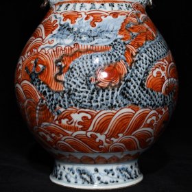 明洪武青花矾红龙纹双耳瓶