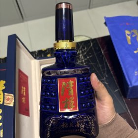 清样酒瓶一对 有收藏编号及签名