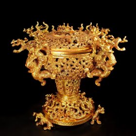 珍藏旧藏铜鎏金汉代镂空工艺兽尊炉摆件，工艺精湛，造型独特，重量：7393克，高度：29cm，宽度：35cm。