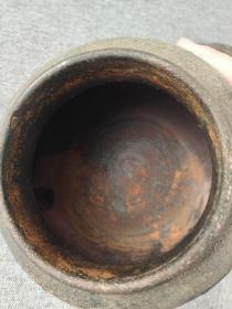 旧藏：汉白玉福字罐
规格：高15宽14cm
重量：2089克
简介：汉白玉福字罐，纯手工制作，制作精细，包浆自然，器型独特，品相完整