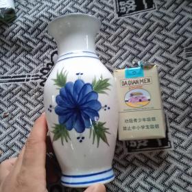 手绘小花瓶