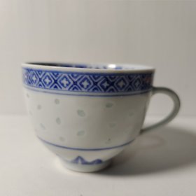 70~80年代景德镇玲珑瓷小杯，失圆，把手有磕，v23店里更多瓷器