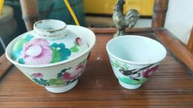 【印心堂古玩】清晚至民国粉彩花鸟盖碗一个，送花鸟茶杯一个，纵鸟欲飞，绘画精美。