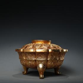 珍品旧藏收罕见高浮雕錾刻鎏金盖碗   茶碗
工艺精湛  器型精美
一个重435克  高9厘米  直径12厘米