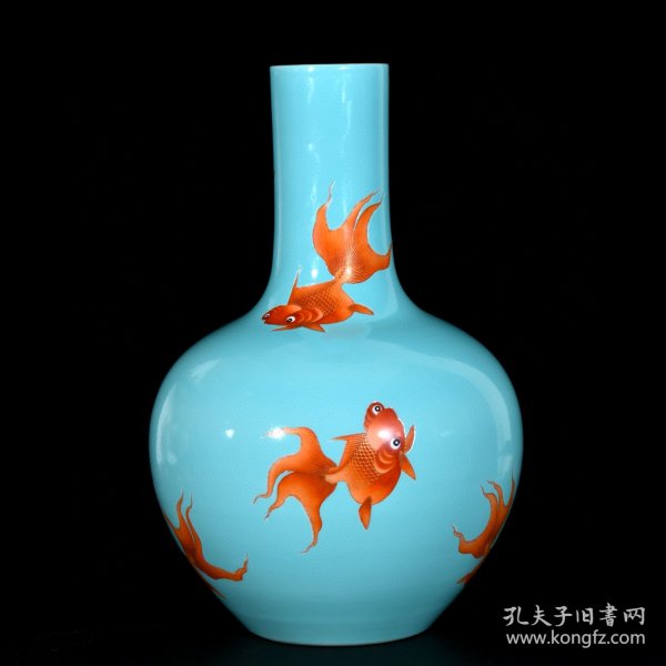 清慎德堂松石绿矾红描金金玉满堂纹天球瓶；37x25厘米