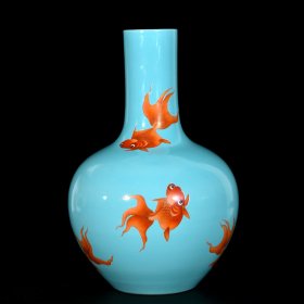 清慎德堂松石绿矾红描金金玉满堂纹天球瓶；37x25厘米