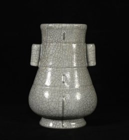 哥窑贯耳瓶，高23.3×15厘米