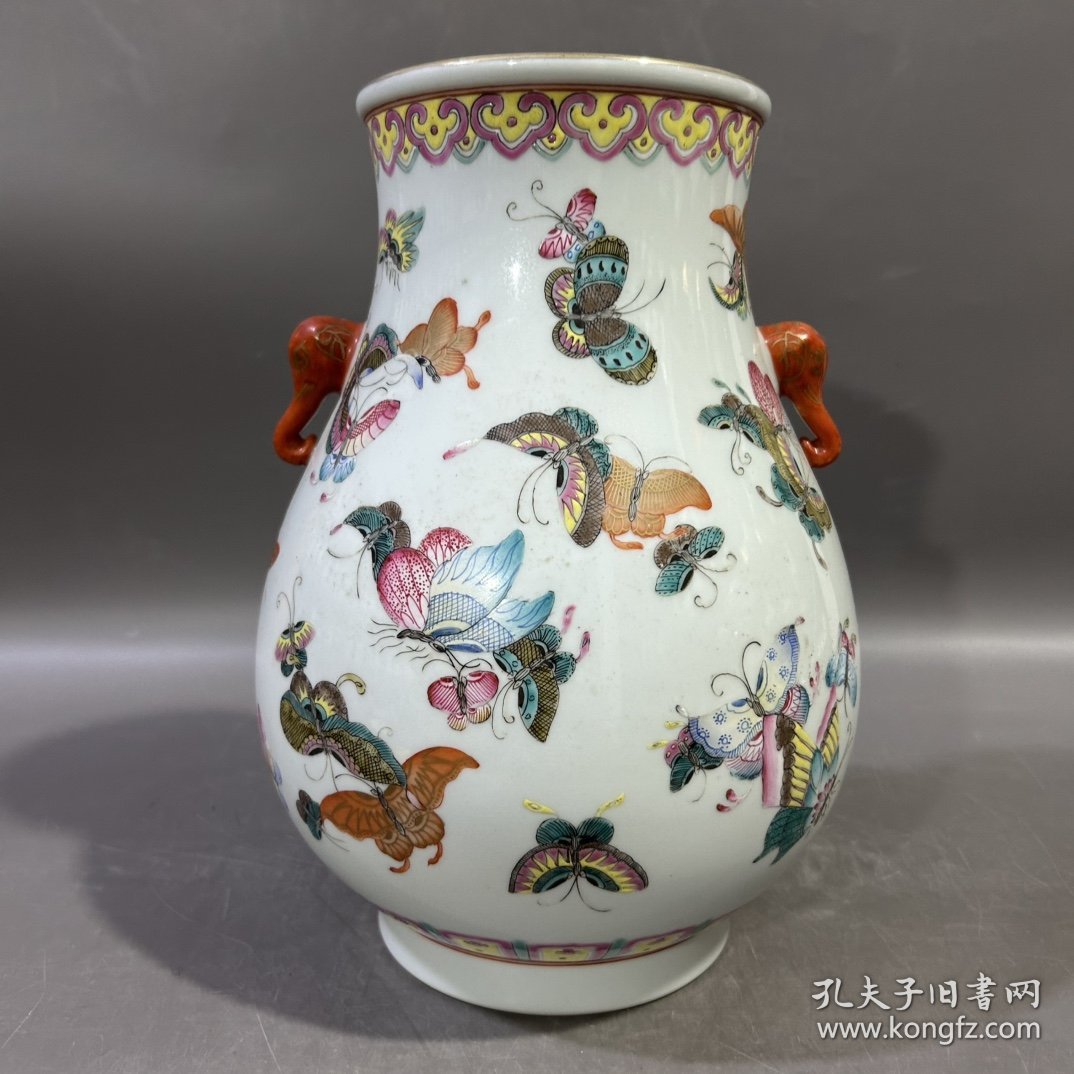 清乾隆粉彩蝴蝶象耳尊