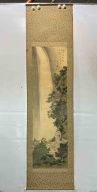 竹雲逸人 筆 高士观瀑图 老字画 高级裱工 画心尺寸：128×36，品相如图，绢本。 高级原装手工绫裱，兽骨轴头。 8991