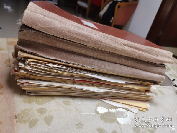 银行业金融文献、建国前后清算关闭外商银行金融史档案“1949年至六十年代初美国大通国际商业银行退出中国市场关闭、清算原始档案资料”一组。总重约有四公斤。其中含有“大通银行总行汇给中国政府上海大通银行清算中心前期未结清款项的国际大额汇款单及相关文件一组”，此汇单亦是极其珍贵具有特殊历史纪念意义邮政邮品。本资料是研究新中国初期国际金融经济史料文献、亦是朝鲜战争时期背后的金融战、经济战的珍贵档案文献。