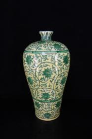黄底绿釉花卉纹缠枝莲纹梅瓶 高36厘米 宽19.5厘米